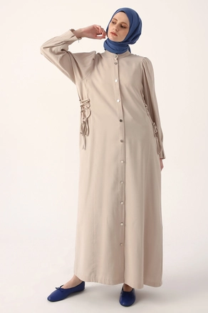 A model wears 7055 - Beige Coat, wholesale undefined of Allday to display at Lonca