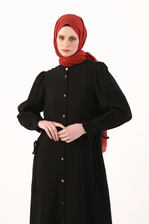 A model wears 7057 - Black Coat, wholesale undefined of Allday to display at Lonca