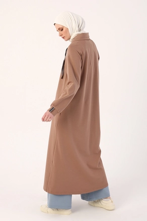 A model wears 7256 - Brown Coat, wholesale undefined of Allday to display at Lonca