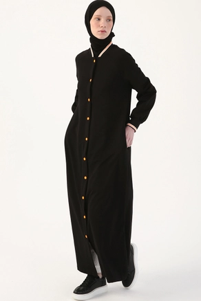 A model wears 7257 - Black Coat, wholesale undefined of Allday to display at Lonca