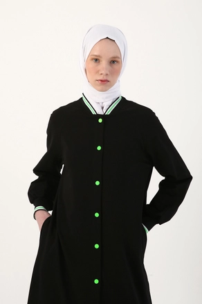 A model wears 7259 - Black Coat, wholesale undefined of Allday to display at Lonca