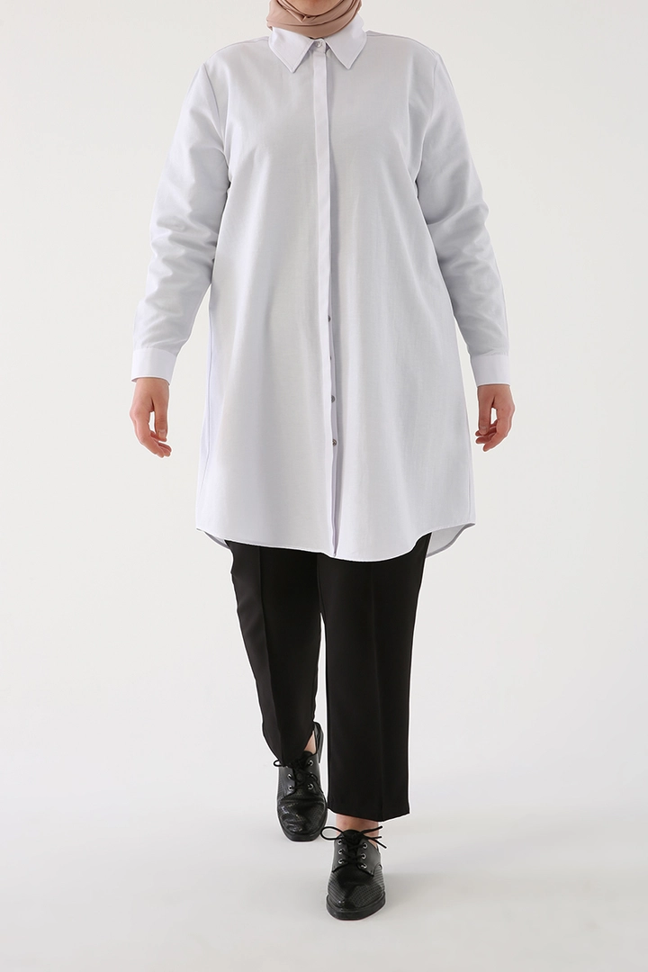 A wholesale clothing model wears 7465 - Plus Size Basic Shirt Tunic - White, Turkish wholesale Tunic of Allday