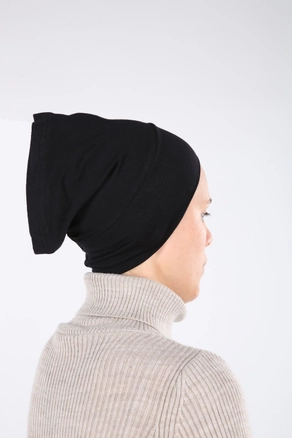 A model wears 7405 - Bonnet - Black, wholesale undefined of Allday to display at Lonca