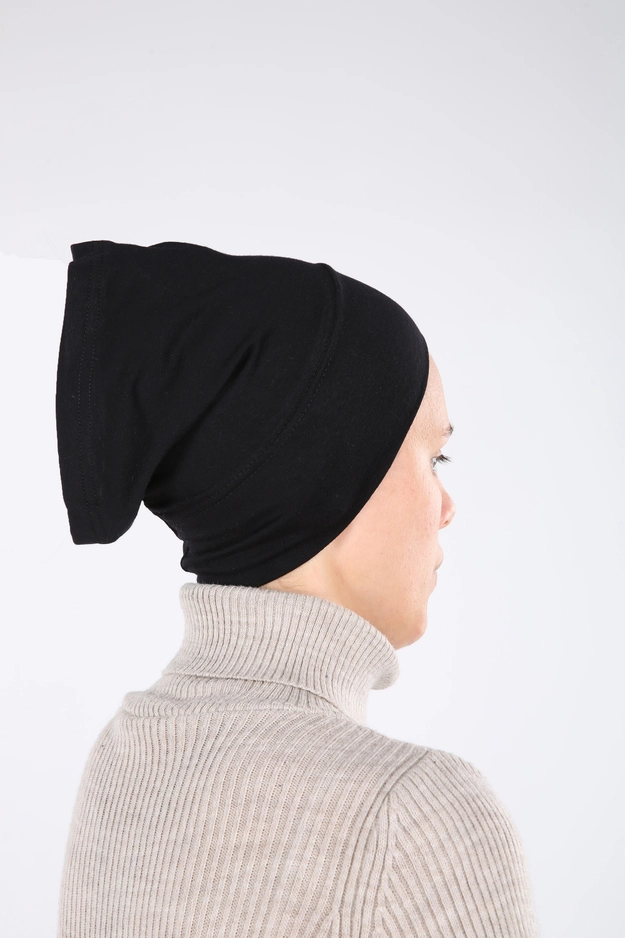 A model wears 7405 - Bonnet - Black, wholesale Bonnet of Allday to display at Lonca