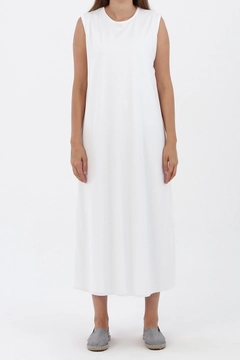 Un mannequin de vêtements en gros porte 7439 - Sleeveless Long Dress Lining - White, Robe en gros de Allday en provenance de Turquie