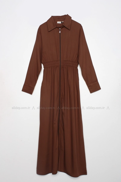 A model wears 7598 - Modest Abaya - Brown, wholesale Abaya of Allday to display at Lonca