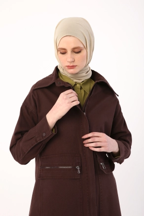 A model wears 7652 - Modest Abaya - Brown, wholesale Abaya of Allday to display at Lonca