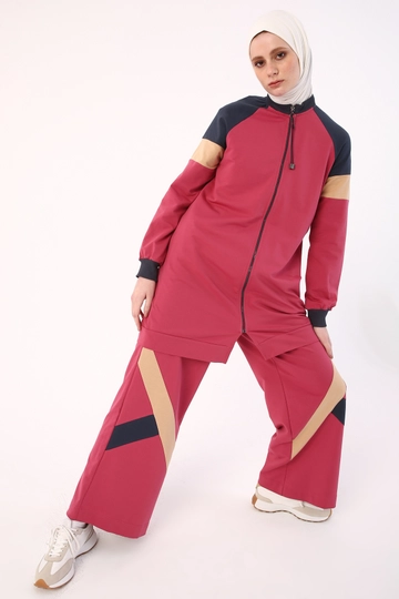 A wholesale clothing model wears  Modest Tracksuit - Cherry
, Turkish wholesale Tracksuit of Allday