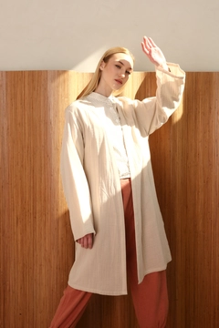 Ένα μοντέλο χονδρικής πώλησης ρούχων φοράει 7824 - Modest Kimono - Stone, τούρκικο Κιμονό χονδρικής πώλησης από Allday