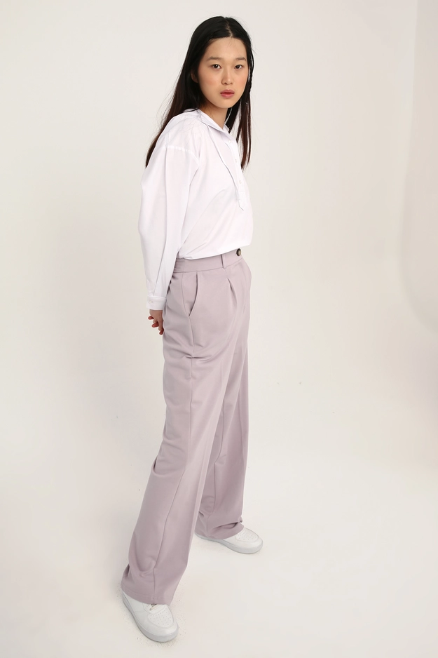 A model wears 7837 - Modest Pants - Lilac, wholesale Pants of Allday to display at Lonca