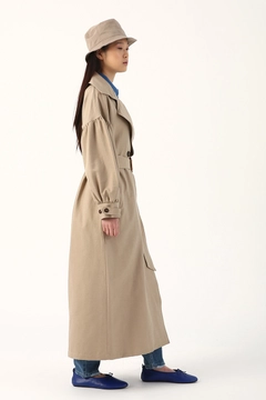 Bir model, Allday toptan giyim markasının 7983 - Modest Abaya - Stone toptan Ferace ürününü sergiliyor.
