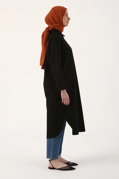 Ein Bekleidungsmodell aus dem Großhandel trägt 8090 - Modest Shirt Tunic - Black, türkischer Großhandel Tunika von Allday