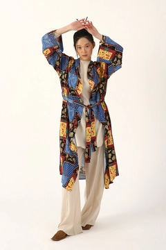 Una modelo de ropa al por mayor lleva 8001 - Modest Kimono - Black Blue, Kimono turco al por mayor de Allday