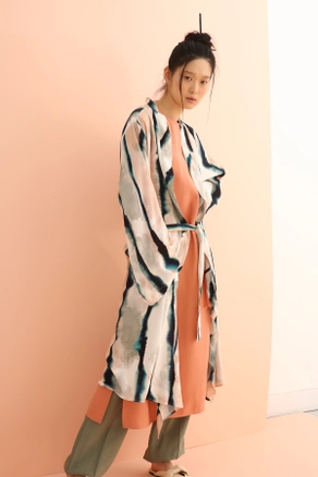 A model wears 8002 - Modest Kimono - Ecru Navy Blue, wholesale undefined of Allday to display at Lonca