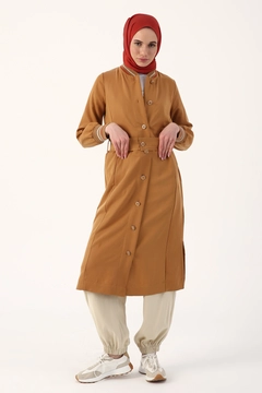 Модель оптовой продажи одежды носит 8110 - Modest Coat - White Coffee, турецкий оптовый товар Пальто от Allday.