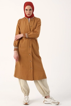 A wholesale clothing model wears 8110 - Modest Coat - White Coffee, Turkish wholesale Coat of Allday