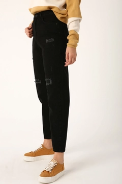 Una modelo de ropa al por mayor lleva 8434 - Modest Jean Pants - Black, Pantalón turco al por mayor de Allday