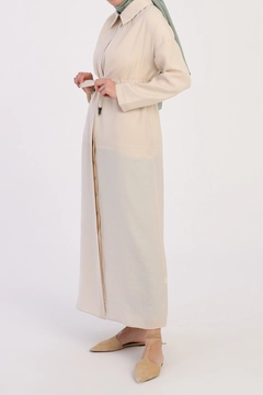 Ένα μοντέλο χονδρικής πώλησης ρούχων φοράει 8746 - Modest Abaya - Stone, τούρκικο Αμπάγια χονδρικής πώλησης από Allday