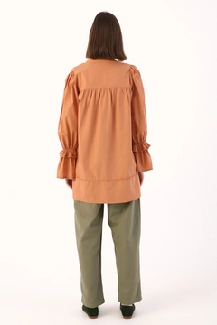 Ένα μοντέλο χονδρικής πώλησης ρούχων φοράει 9589 - Modest Tunic - Cinnamon, τούρκικο τουνίκ χονδρικής πώλησης από Allday
