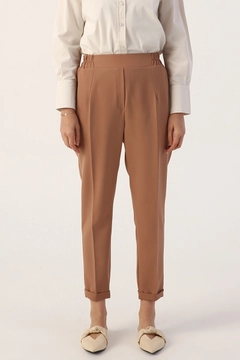 A wholesale clothing model wears 13376 - Pants - Earth Color, Turkish wholesale Pants of Allday