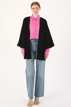 Ένα μοντέλο χονδρικής πώλησης ρούχων φοράει 16153 - Kimono - Black, τούρκικο Κιμονό χονδρικής πώλησης από Allday