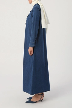 Una modella di abbigliamento all'ingrosso indossa 17258 - Abaya - Blue, vendita all'ingrosso turca di Abaya di Allday