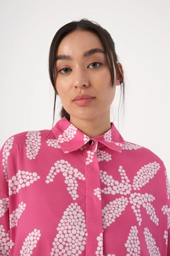 A wholesale clothing model wears 17267 - Shirt Tunic - Pink And White, Turkish wholesale Tunic of Allday