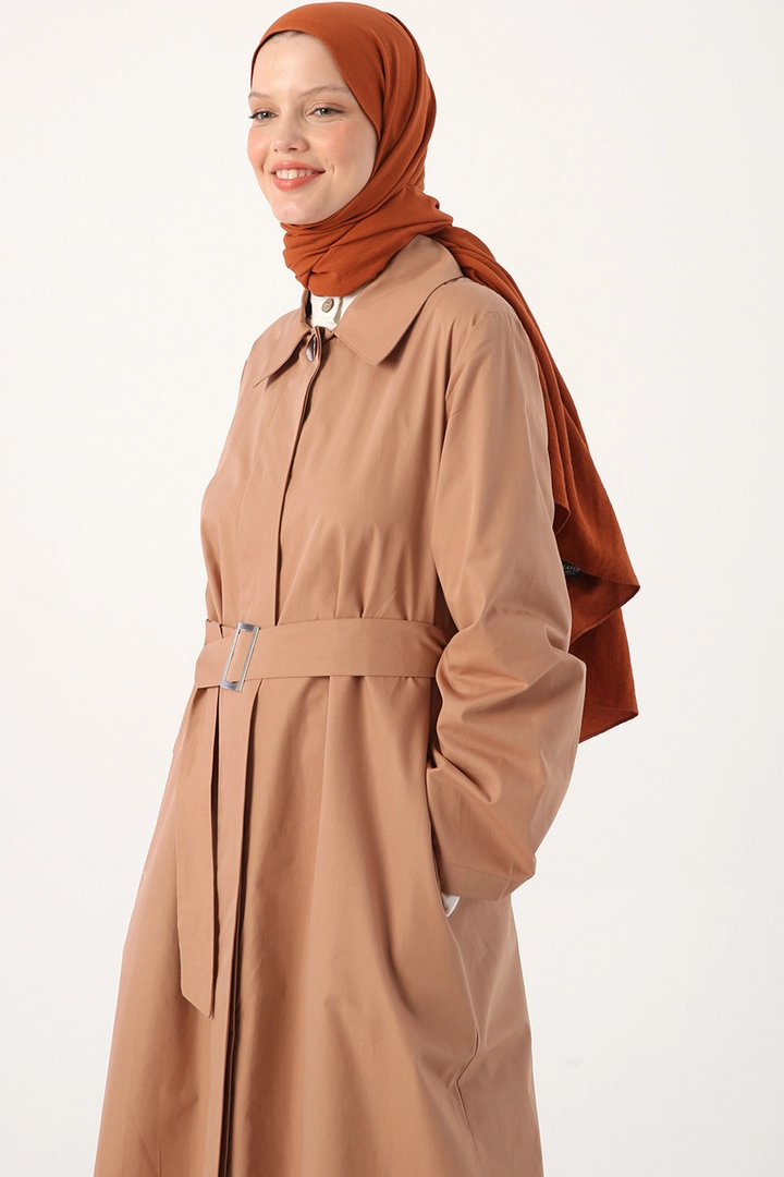 Ein Bekleidungsmodell aus dem Großhandel trägt 21981 - Abaya - Earth Colour, türkischer Großhandel Abaya von Allday