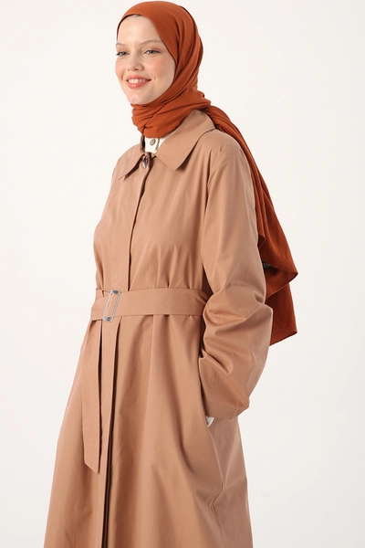 A model wears 21981 - Abaya - Earth Colour, wholesale Abaya of Allday to display at Lonca