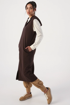 A model wears 22049 - Vest - Brown, wholesale Vest of Allday to display at Lonca
