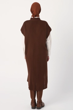 Модел на дрехи на едро носи 22073 - Vest - Brown, турски едро Жилетка на Allday