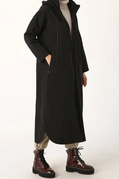 Hurtowa modelka nosi 22009 - Trenchcoat - Black, turecka hurtownia Trencz firmy Allday