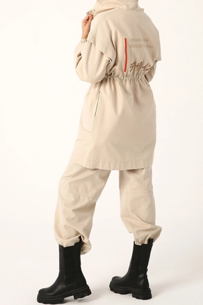 A model wears 22183 - Trenchcoat - Beige, wholesale undefined of Allday to display at Lonca