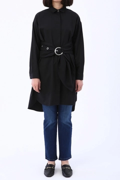 Een kledingmodel uit de groothandel draagt 22195 - Shirt - Black, Turkse groothandel Shirt van Allday