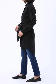 Ein Bekleidungsmodell aus dem Großhandel trägt 22195 - Shirt - Black, türkischer Großhandel Hemd von Allday