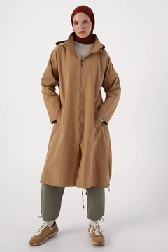 A wholesale clothing model wears 22132 - Trenchcoat - Beige, Turkish wholesale Trenchcoat of Allday