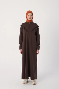 Ένα μοντέλο χονδρικής πώλησης ρούχων φοράει 22290 - Abaya - Brown, τούρκικο Αμπάγια χονδρικής πώλησης από Allday