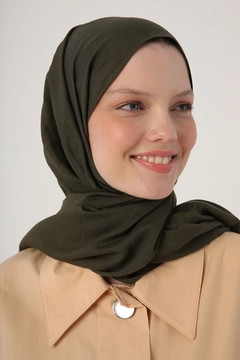 Een kledingmodel uit de groothandel draagt 22206 - Abaya - Beige, Turkse groothandel Abaya van Allday