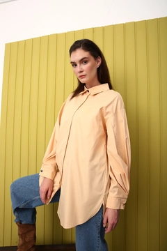 A wholesale clothing model wears 22219 - Shirt Tunic - Beige, Turkish wholesale Tunic of Allday