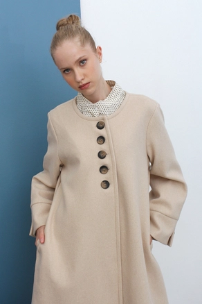 A model wears 22230 - Coat - Beige, wholesale undefined of Allday to display at Lonca