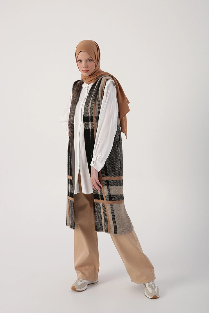A wholesale clothing model wears 27992 - Vest - Mink, Turkish wholesale Vest of Allday