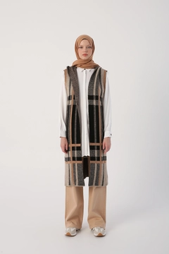 Een kledingmodel uit de groothandel draagt 27992 - Vest - Mink, Turkse groothandel Vest van Allday