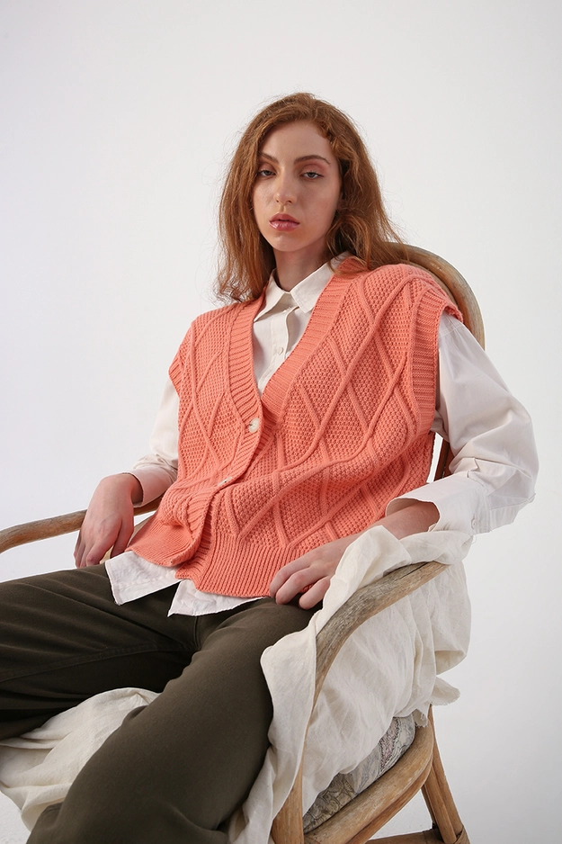 A model wears 27996 - Vest - Salmon Pink, wholesale Vest of Allday to display at Lonca