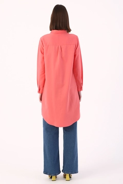 Ein Bekleidungsmodell aus dem Großhandel trägt 27933 - Shirt Tunic - Pink, türkischer Großhandel Tunika von Allday