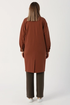 Un mannequin de vêtements en gros porte 28187 - Jacket - Light Brown, Blouson en gros de Allday en provenance de Turquie