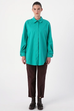 A wholesale clothing model wears 28268 - Shirt Tunic - Green, Turkish wholesale Tunic of Allday