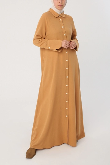 A wholesale clothing model wears  Abaya - Mustard
, Turkish wholesale Abaya of Allday