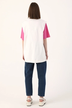 Ένα μοντέλο χονδρικής πώλησης ρούχων φοράει 28356 - Vest - Ecru, τούρκικο Αμάνικο μπλουζάκι χονδρικής πώλησης από Allday