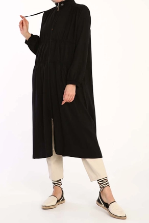 A model wears 28375 - Coat - Black, wholesale undefined of Allday to display at Lonca