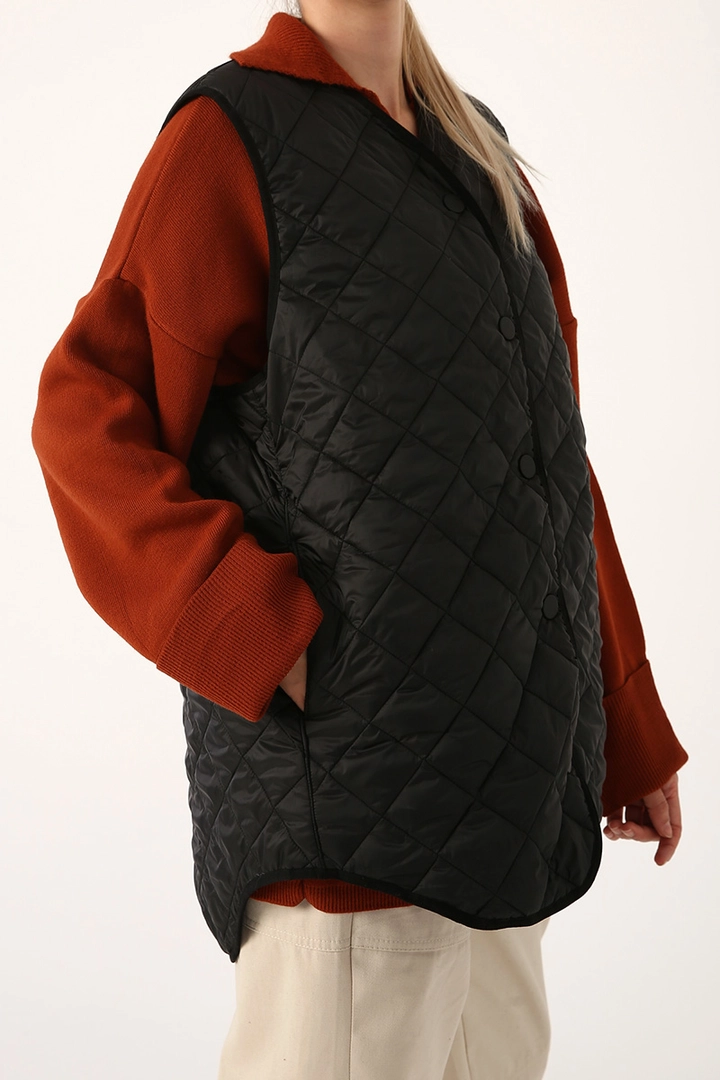A wholesale clothing model wears 28327 - Vest - Black, Turkish wholesale Vest of Allday